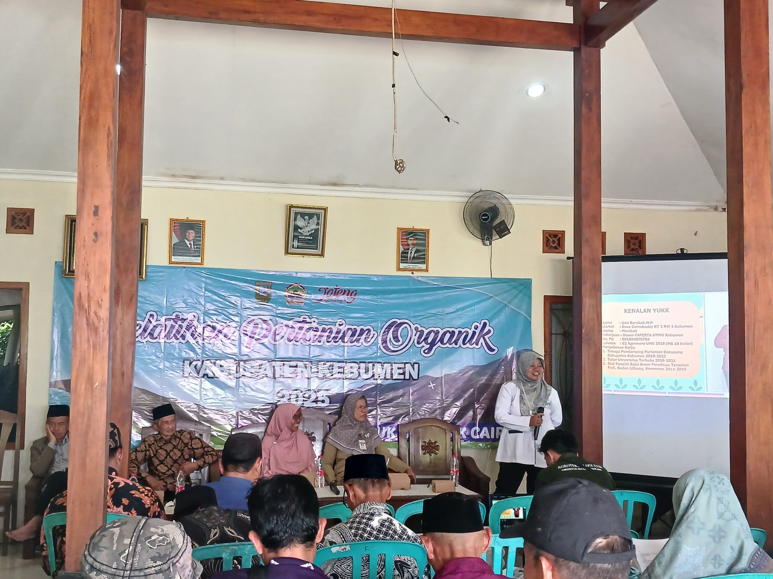 Pelatihan Pembuatan Pupuk Organik oleh Dosen UMNU Kebumen
